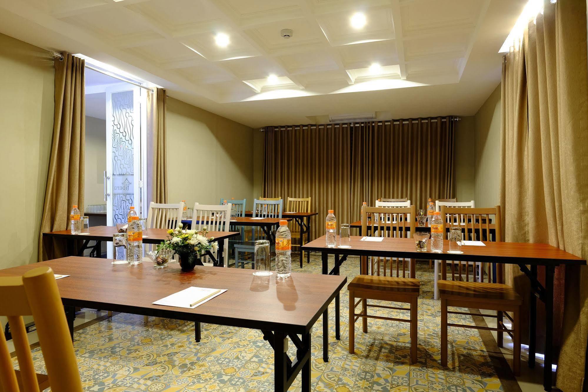 בנדונג Tibera Hotel Ciumbuleuit מראה חיצוני תמונה